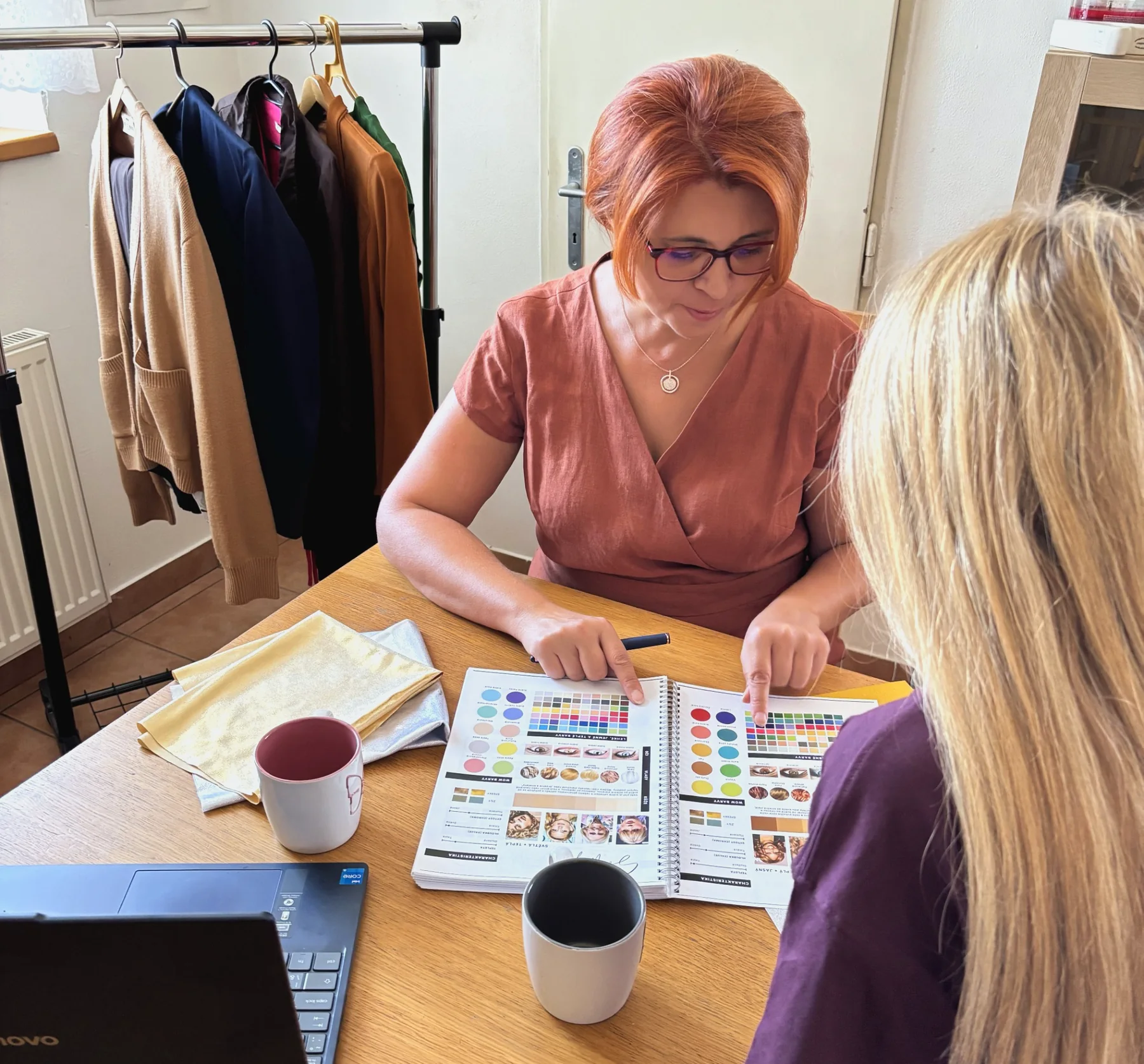 Balíček Cítím se výjimečně luxus – osobní styling, barvy a plán šatníku
